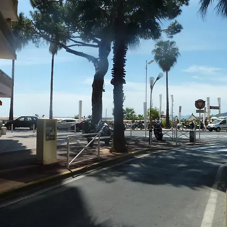 Le Neptunia * Juan-les-Pins